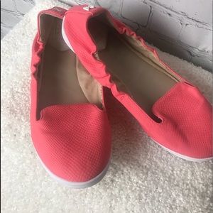 Butterfly twist coral flats